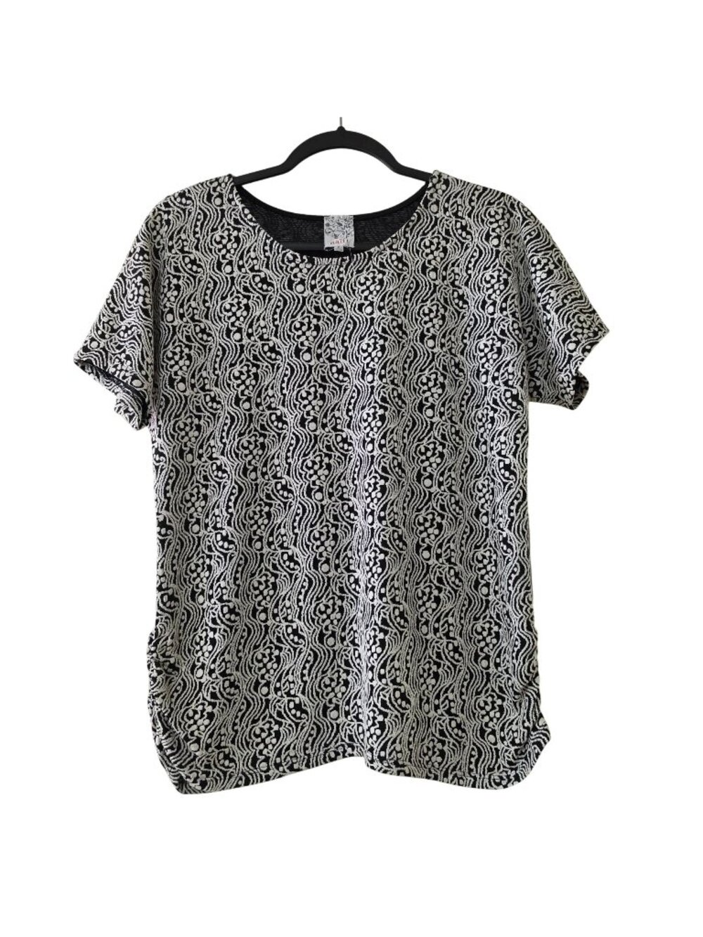 Naif Women’s Black White Patterned Short Sleeve Casual Top Size S NWT
